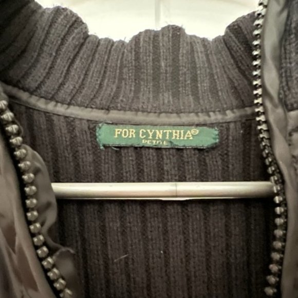 🍉Gently used - For Cynthia black quilted front zip-up sweater in Small (petite) - Picture 2 of 3